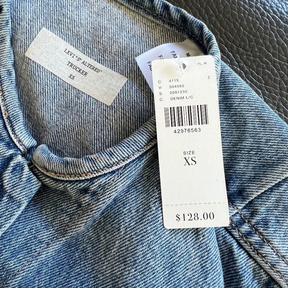 NWT Levi's trucker jean jacket - size XS - Picture 2 of 4